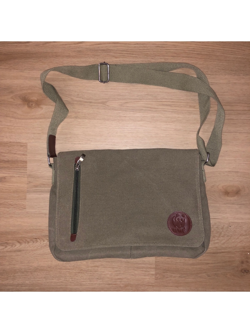 WORLD WILDLIFE FUND WWF GREEN CANVAS MESSENGER FLAP FOLD PANDA SHOULDER BAG NEW